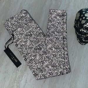 NWT NOLI Yoga Black Line Ultra Reflective 7/8 Leggings - Silver *XS